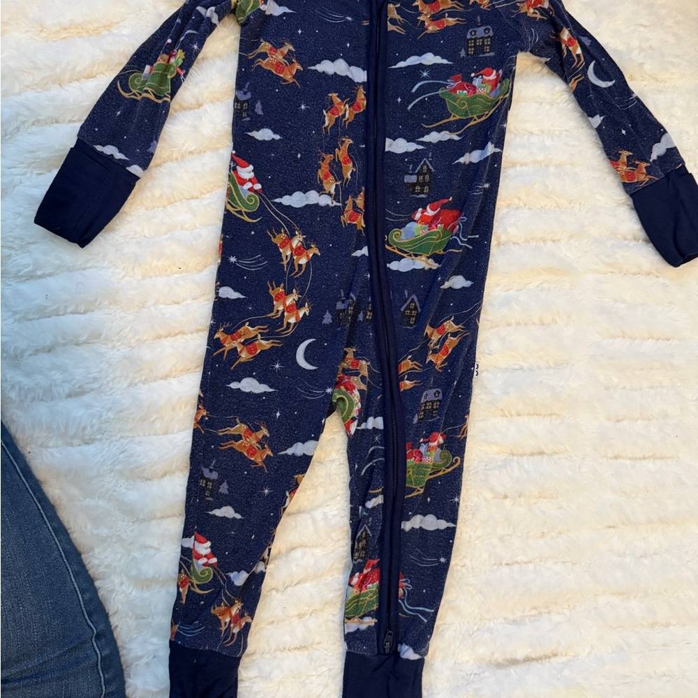 Little sleepies Santa’s sleigh